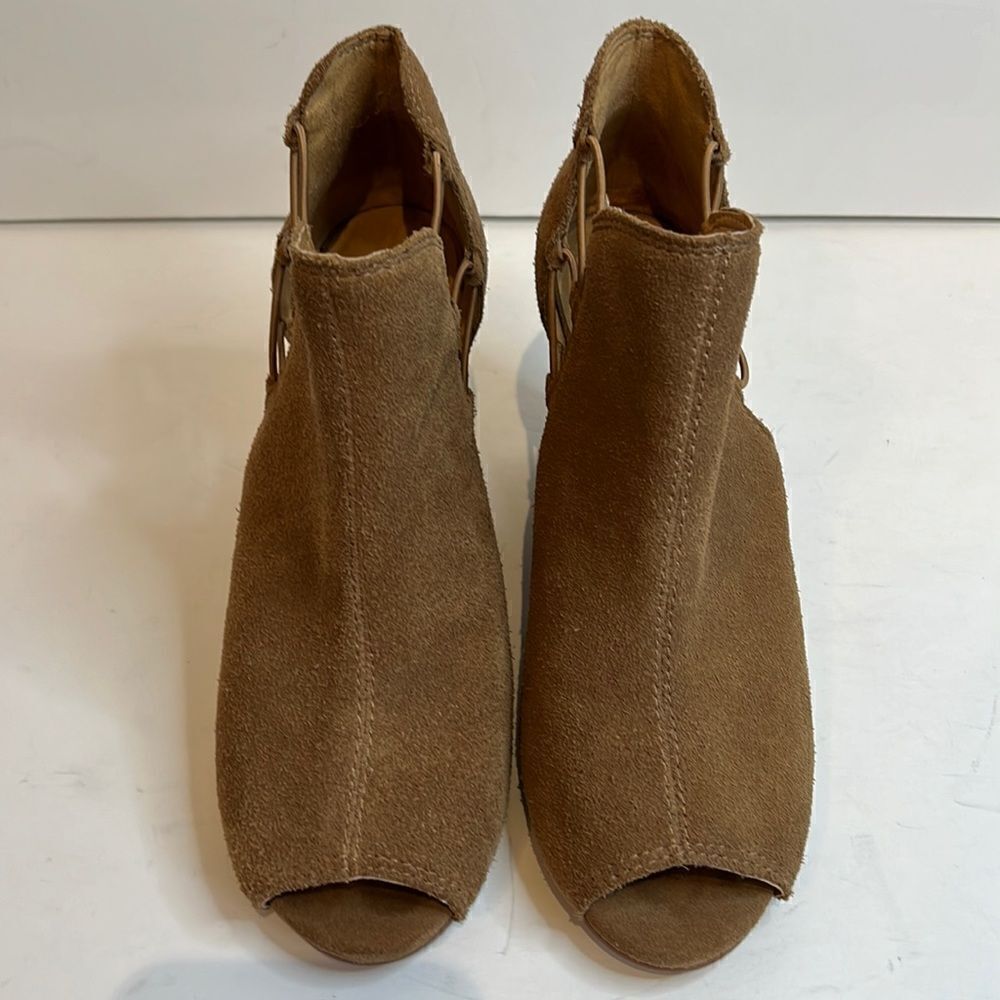 Lucky Brand Reevas Peep Toe Wedge Camel Suede Booties Size 8.5‎